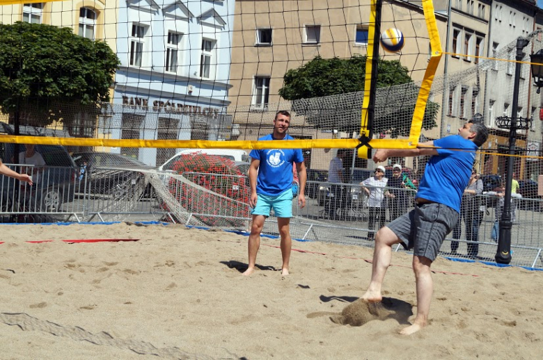 Starostwo Powiatowe w Ząbkowicach Śląskich okazało się najlepsze w turnieju siatkówki plażowej