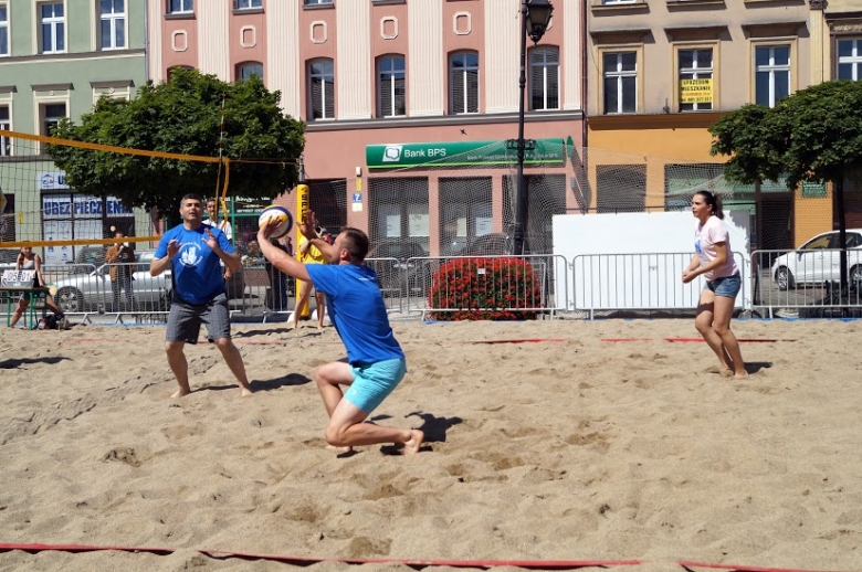 Starostwo Powiatowe w Ząbkowicach Śląskich okazało się najlepsze w turnieju siatkówki plażowej