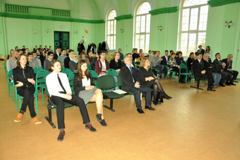 W kategorii gimnazjów najlepszy okazał się Jakub Stecko. Wśród licealistów triumfowała Karolina Wacha