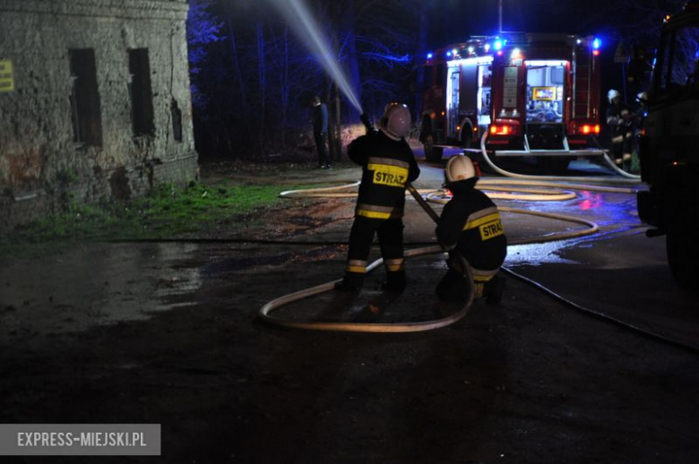 Pożar budynku po byłym młynie w Bardzie