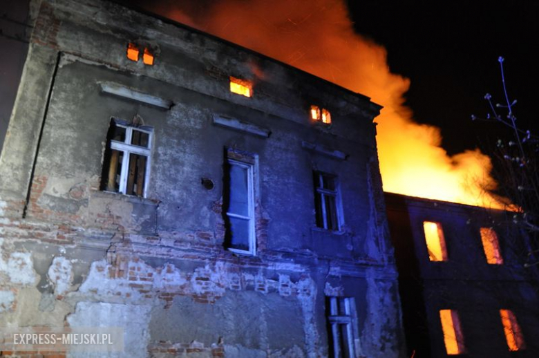 Pożar budynku po byłym młynie w Bardzie