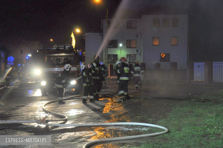 Pożar budynku po byłym młynie w Bardzie