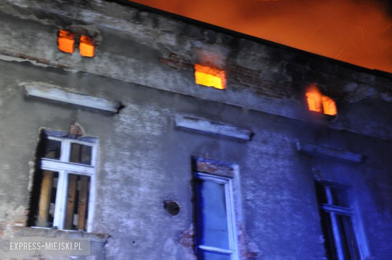 Pożar budynku po byłym młynie w Bardzie