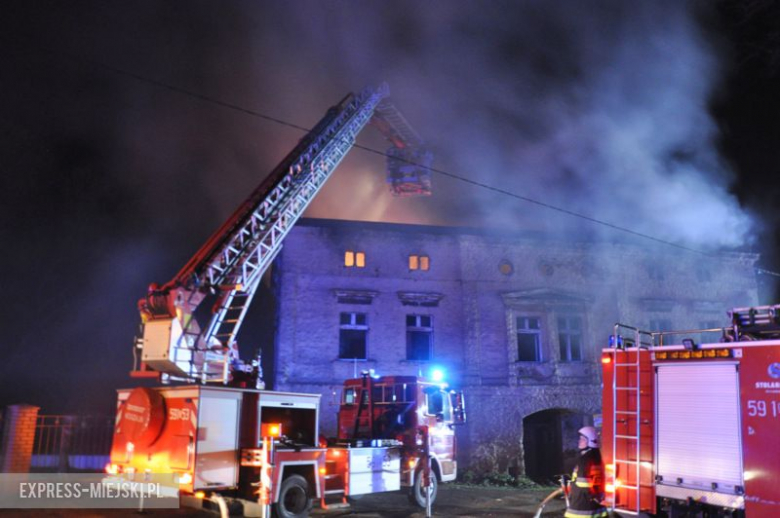 Pożar budynku po byłym młynie w Bardzie