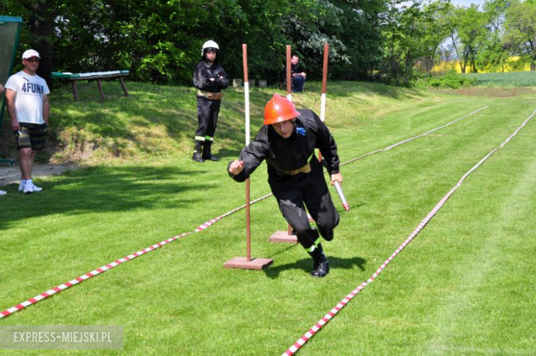 Strażacy z Braszowic okazali się najlepsi w zawodach sportowo-pożarniczych zorganizowanych na boisku w Stolcu