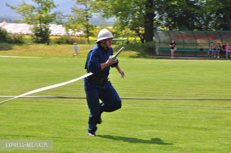 Strażacy z Braszowic okazali się najlepsi w zawodach sportowo-pożarniczych zorganizowanych na boisku w Stolcu