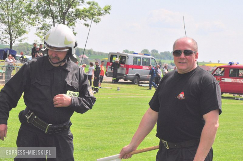 Strażacy z Braszowic okazali się najlepsi w zawodach sportowo-pożarniczych zorganizowanych na boisku w Stolcu
