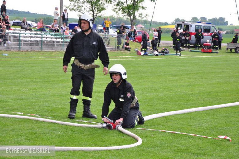 Strażacy z Braszowic okazali się najlepsi w zawodach sportowo-pożarniczych zorganizowanych na boisku w Stolcu