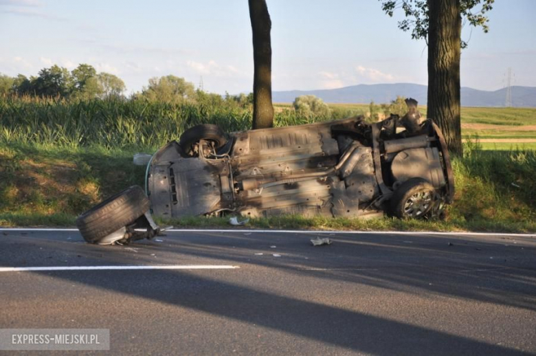 Zderzenie trzech osobówek na krajowej ósemce