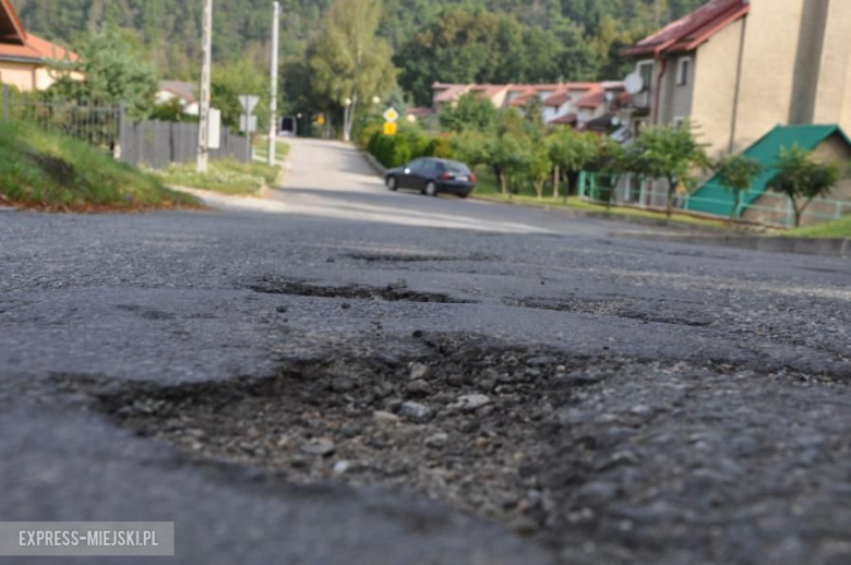 Ulica Polna w Bardzie od dawna wymaga remontu