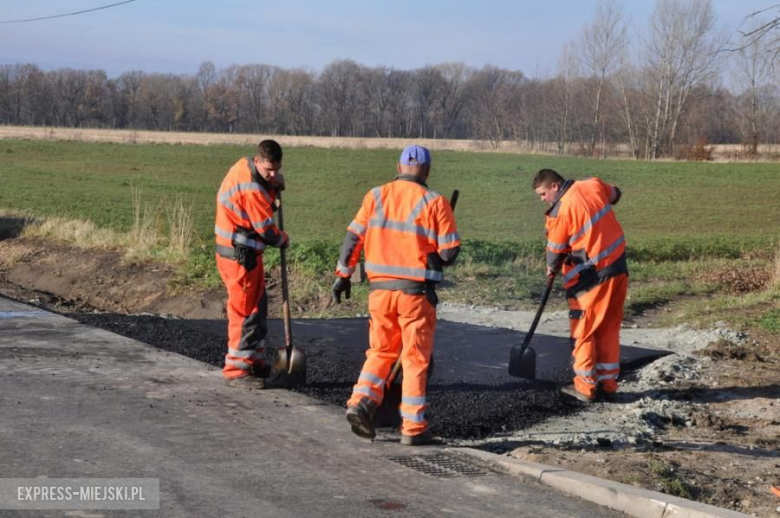 Remont drogi dobiega końca. Wykonawca nie zmieścił się jednak w terminie i firmę czeka kara