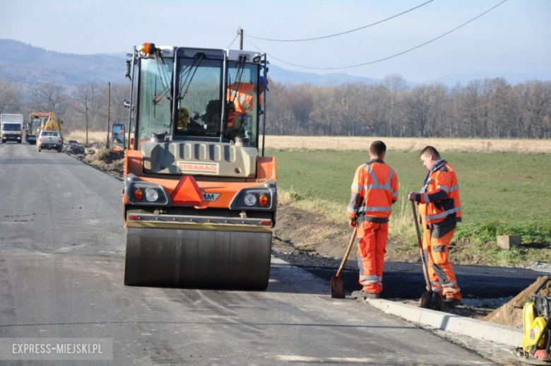 Remont drogi dobiega końca. Wykonawca nie zmieścił się jednak w terminie i firmę czeka kara