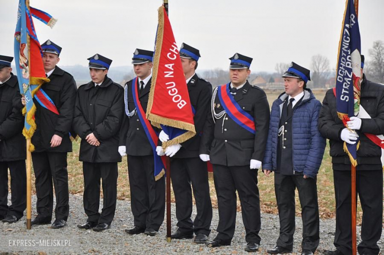 Oficjalne przekazanie nowego wozu strażakom-ochotnikom z Budzowa