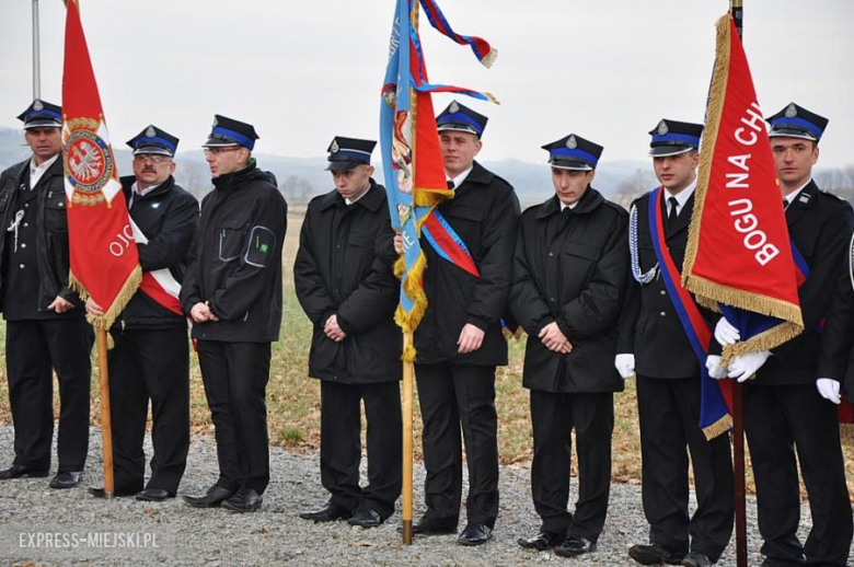 Oficjalne przekazanie nowego wozu strażakom-ochotnikom z Budzowa