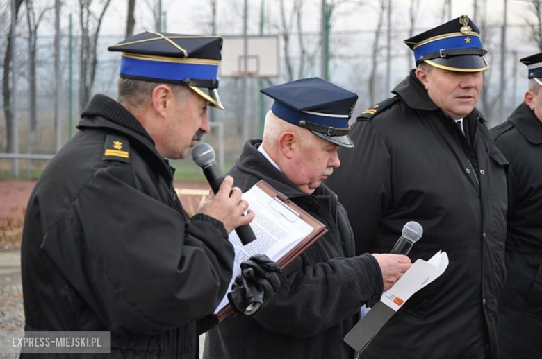 Oficjalne przekazanie nowego wozu strażakom-ochotnikom z Budzowa