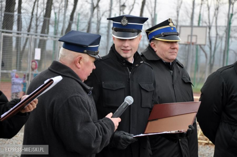 Oficjalne przekazanie nowego wozu strażakom-ochotnikom z Budzowa