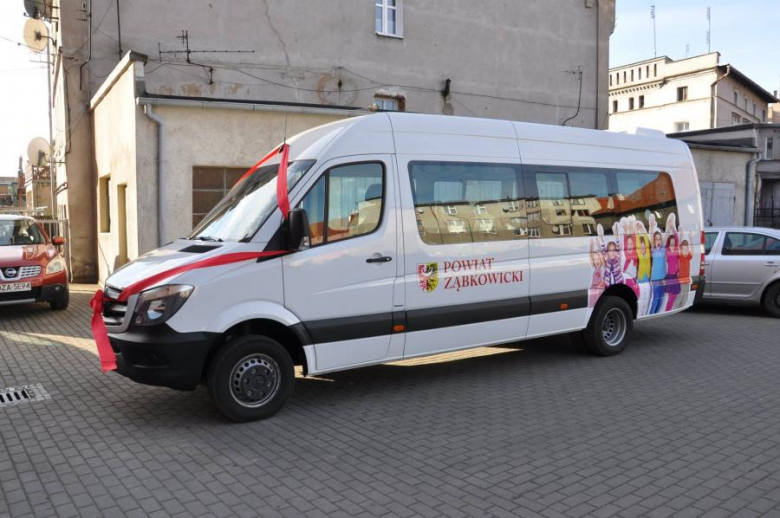 Nowy autobus dla Ośrodka Szkolno-Wychowawczego w Ząbkowicach Śląskich