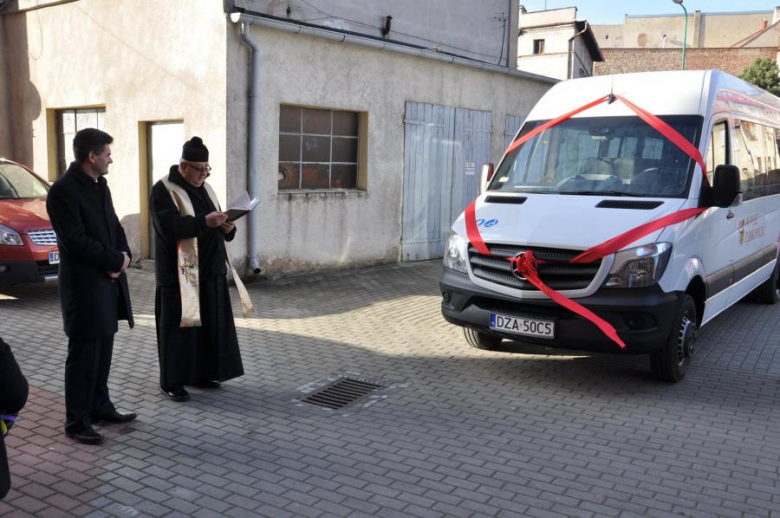 Nowy autobus dla Ośrodka Szkolno-Wychowawczego w Ząbkowicach Śląskich