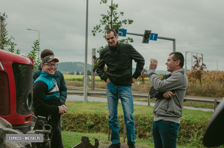 Manifestacja rolników na drodze krajowej nr 8 w Ząbkowicach Śląskich