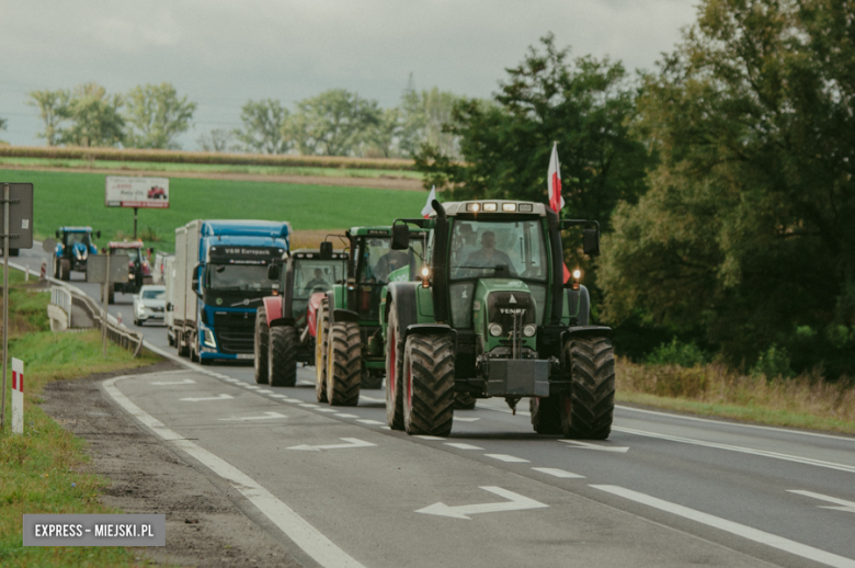 Manifestacja rolników na drodze krajowej nr 8 w Ząbkowicach Śląskich