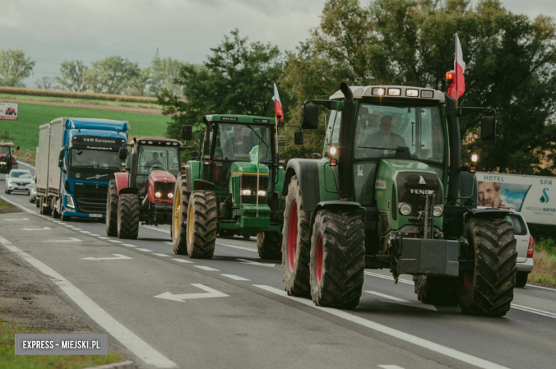 Manifestacja rolników na drodze krajowej nr 8 w Ząbkowicach Śląskich