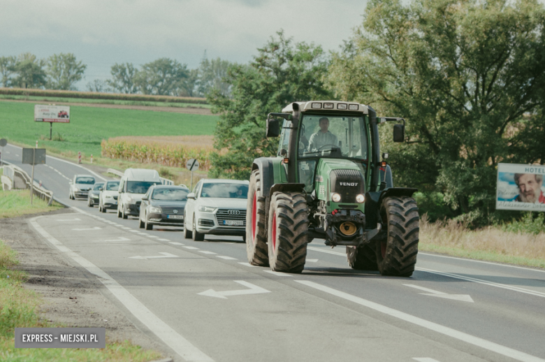 Manifestacja rolników na drodze krajowej nr 8 w Ząbkowicach Śląskich