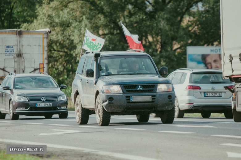 Manifestacja rolników na drodze krajowej nr 8 w Ząbkowicach Śląskich