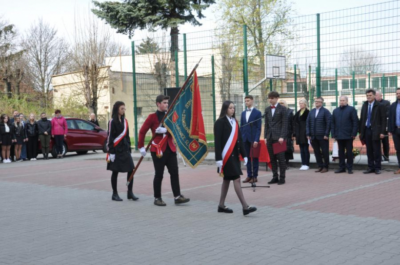 Zakończenie roku szkolnego maturzystów. Najlepsi otrzymali nagrody od starosty