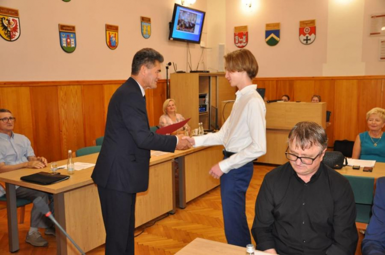 Stypendia dla najzdolniejszych uczniów szkół ponadpodstawowych Powiatu Ząbkowickiego