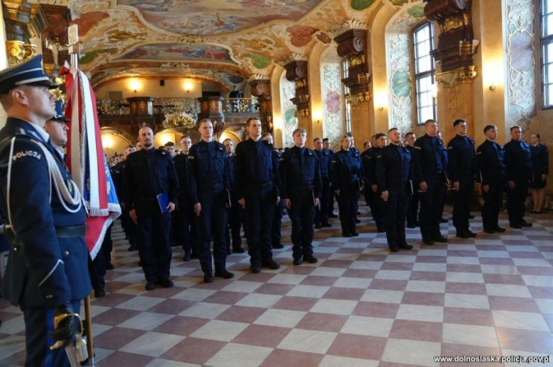 Uroczyste ślubowanie nowych policjantów we wrocławskim Oratorium Marianum