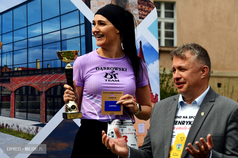 Setki biegaczy i świetne wyniki. 15. Półmaraton Henrykowski i 11. Dycha Księgi Henrykowskiej [foto]