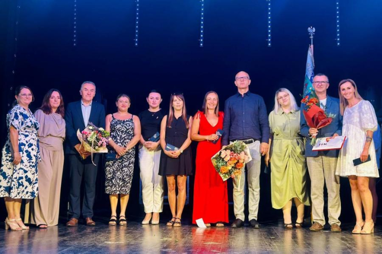Uroczyste pożegnanie absolwentów Szkoły Podstawowej nr 4 w Ziębicach