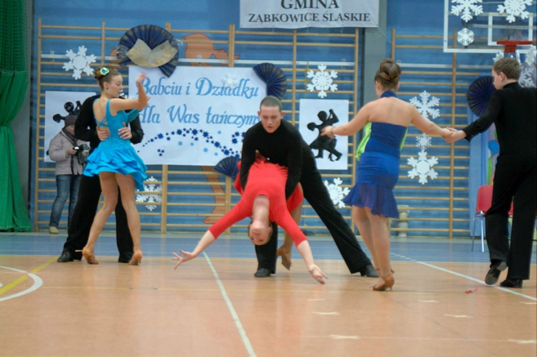 Dziecięce pokazy taneczne z okazji Dnia Babci i Dziadka