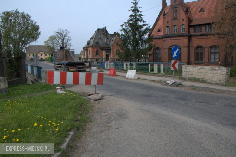 Most nad rzeką Oławą na ul. Przemysłowej w Ziębicach