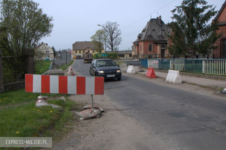 Most nad rzeką Oławą na ul. Przemysłowej w Ziębicach