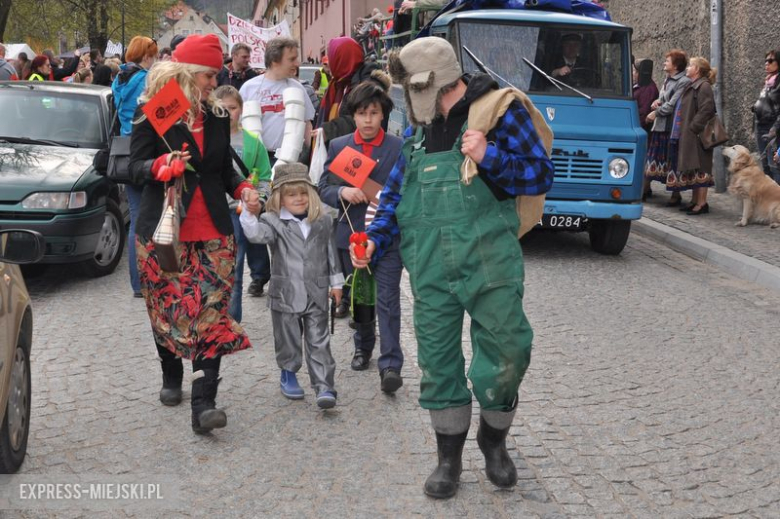 Pierwszomajowy pochód w Srebrnej Górze