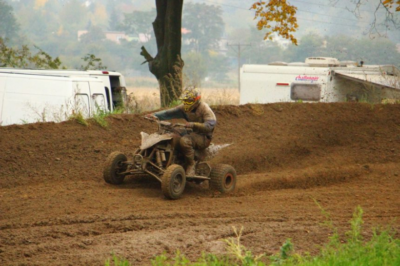 Piknik charytatywny na torze motocrossowym w Ziębicach