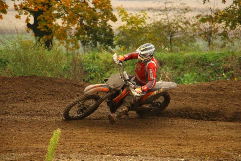 Piknik charytatywny na torze motocrossowym w Ziębicach