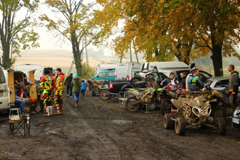 Piknik charytatywny na torze motocrossowym w Ziębicach