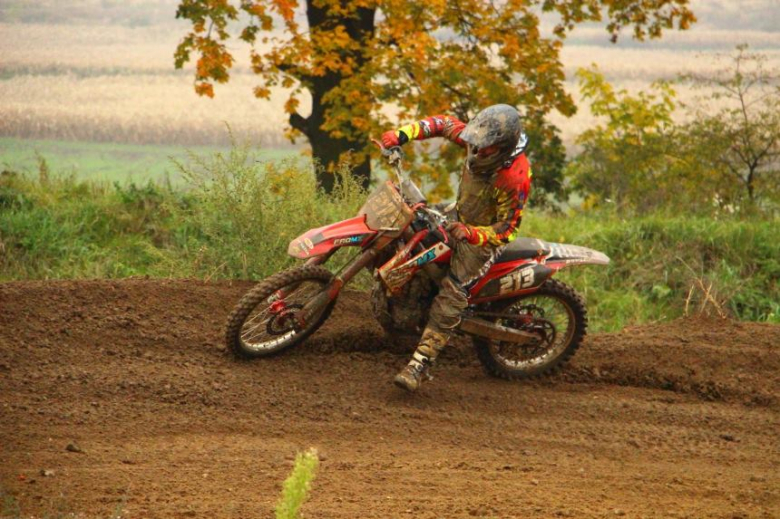 Piknik charytatywny na torze motocrossowym w Ziębicach