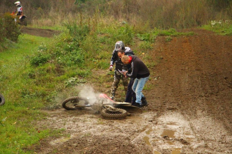 Piknik charytatywny na torze motocrossowym w Ziębicach