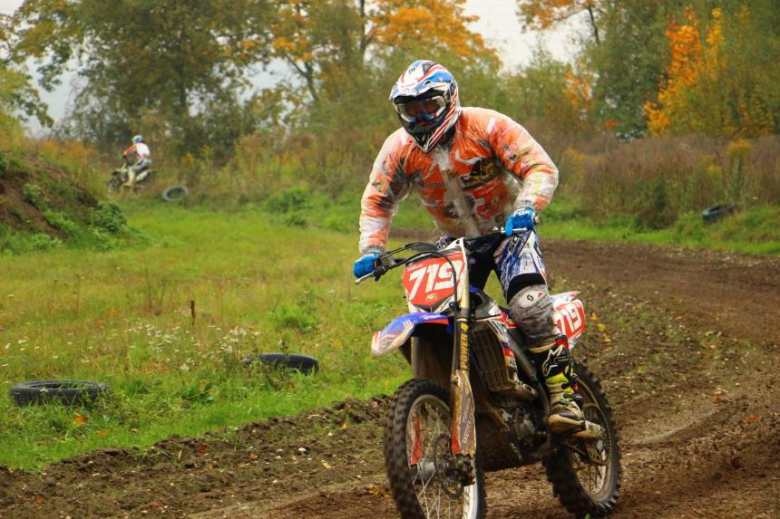 Piknik charytatywny na torze motocrossowym w Ziębicach