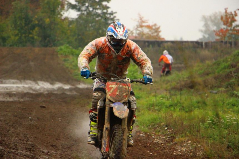 Piknik charytatywny na torze motocrossowym w Ziębicach