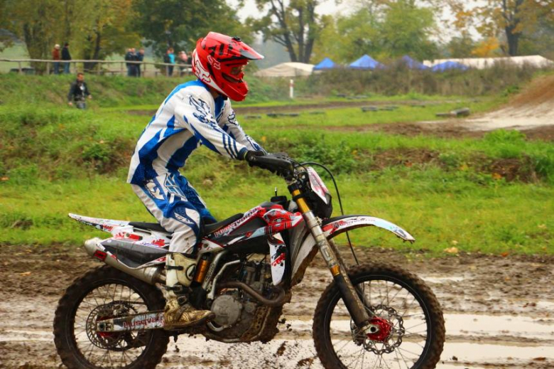 Piknik charytatywny na torze motocrossowym w Ziębicach