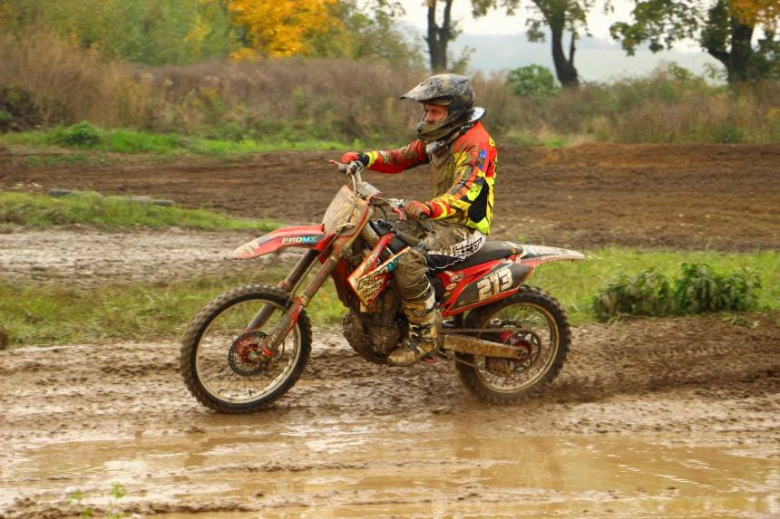 Piknik charytatywny na torze motocrossowym w Ziębicach