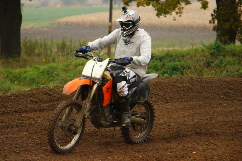 Piknik charytatywny na torze motocrossowym w Ziębicach