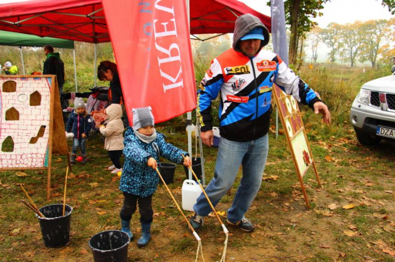 Piknik charytatywny na torze motocrossowym w Ziębicach