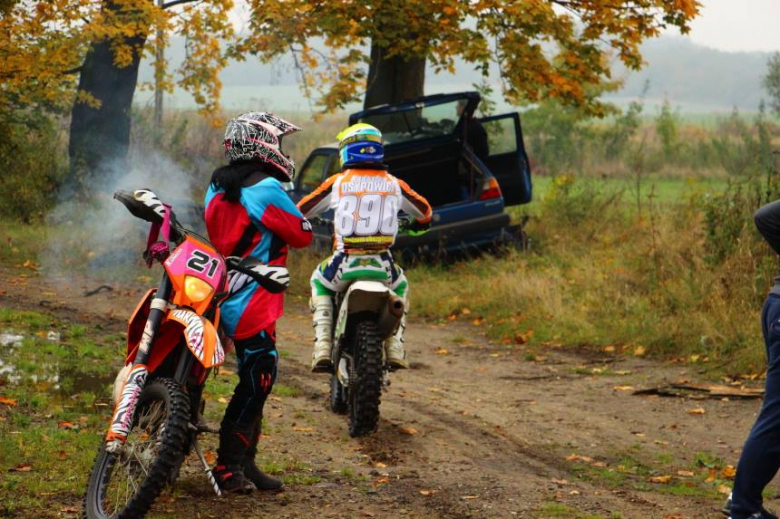 Piknik charytatywny na torze motocrossowym w Ziębicach