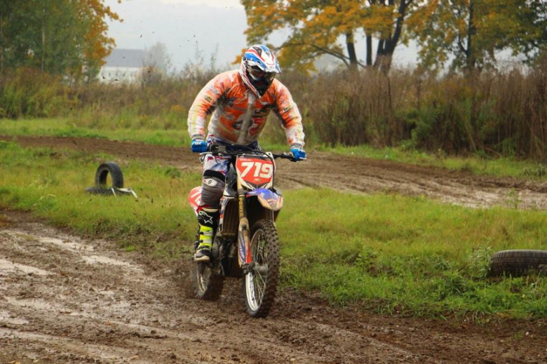 Piknik charytatywny na torze motocrossowym w Ziębicach