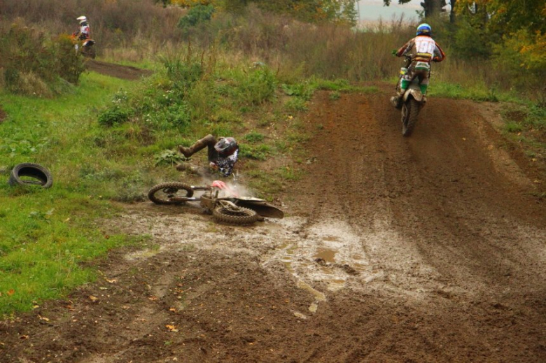 Piknik charytatywny na torze motocrossowym w Ziębicach